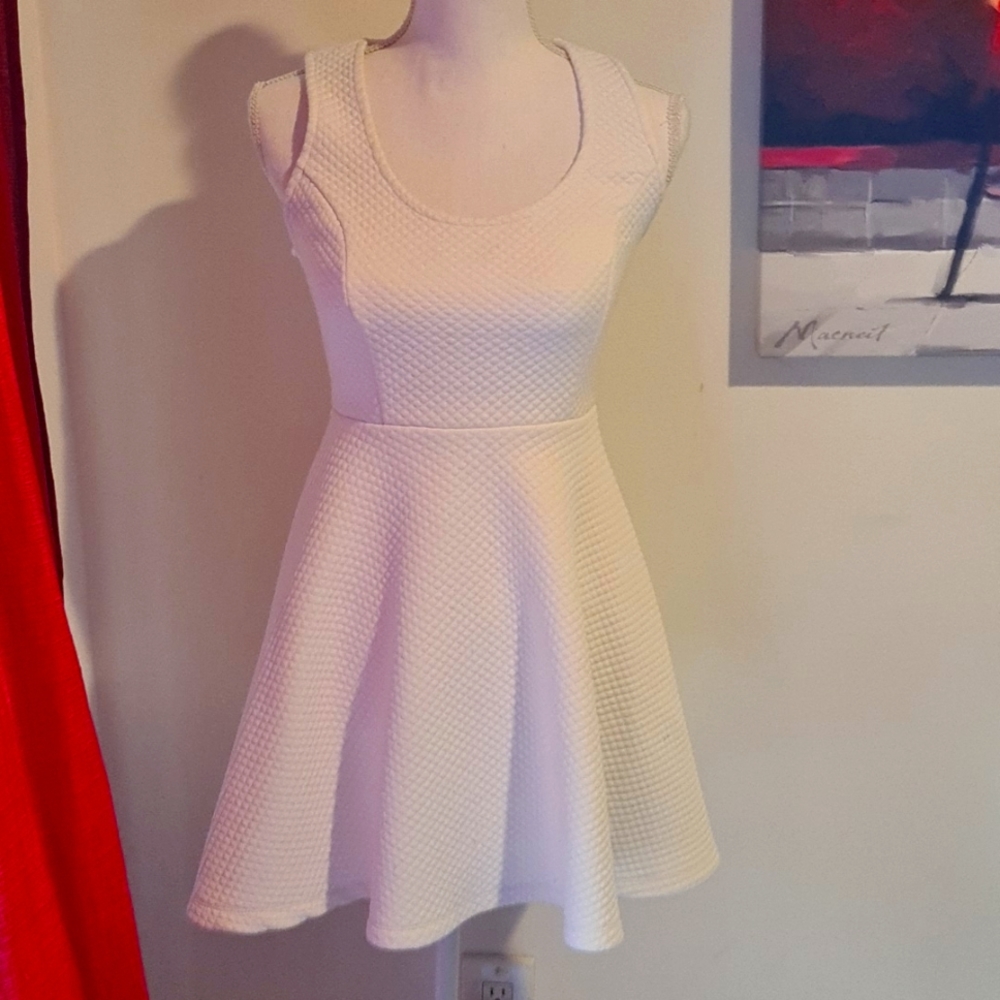 Forever 21 Beautiful Geometric textured white dressed Size S